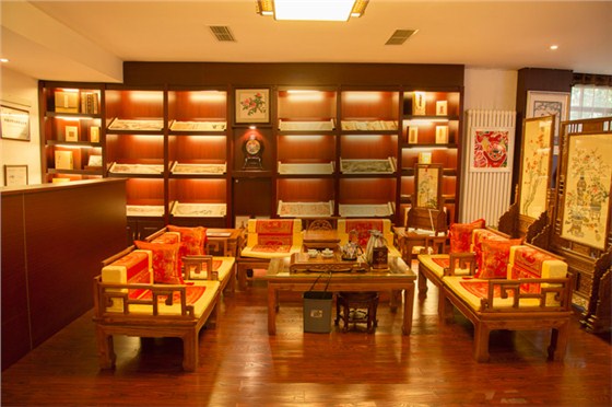 体验中心·丝绸工艺品区